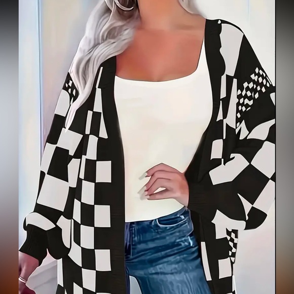 ⬇️Black and White Checkered Cardigan Sweater - Picture 3 of 7